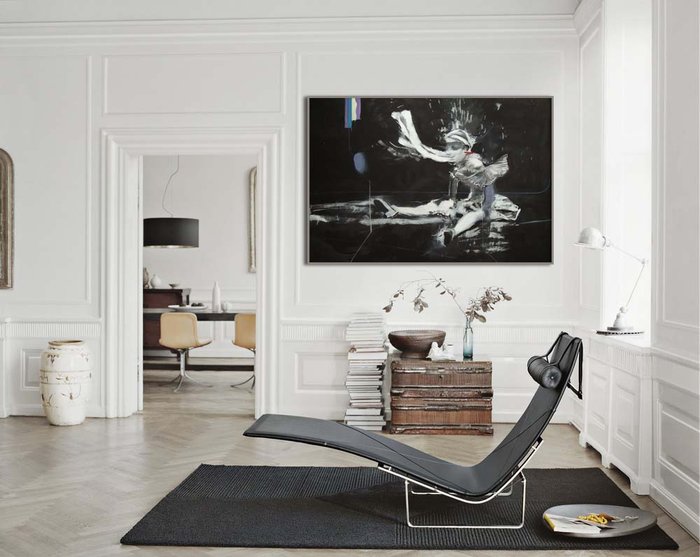 Article to Living in the Luxury: The Art inside the